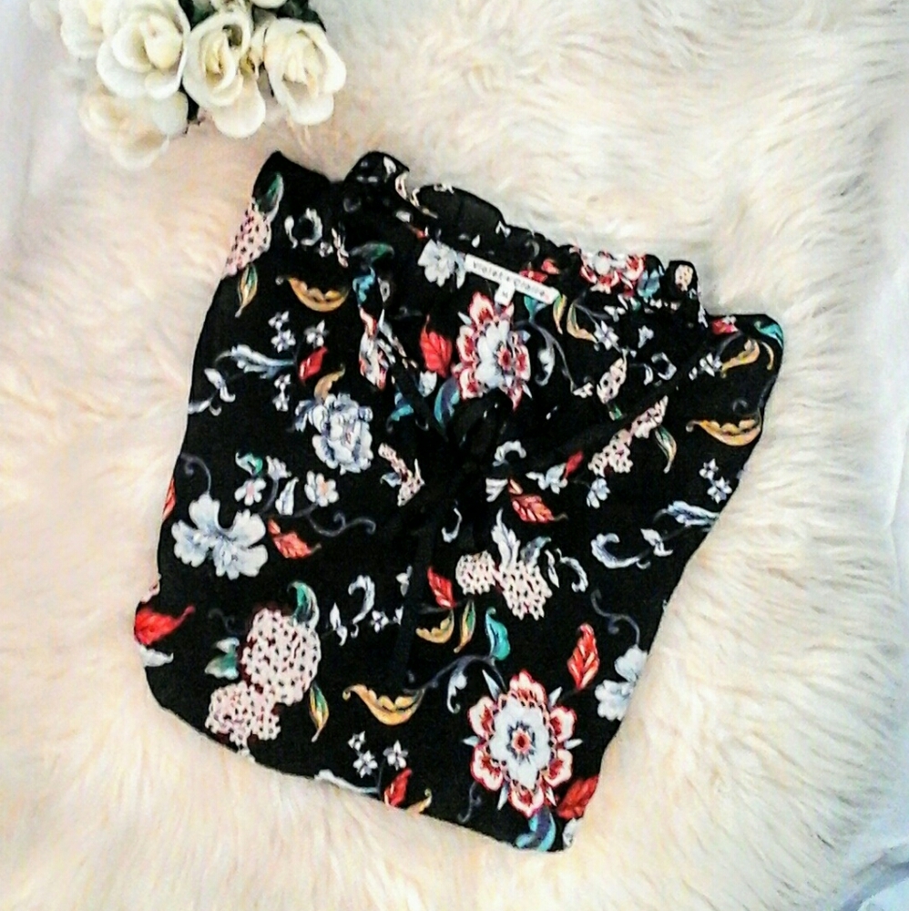 💥🇺🇸 Violet+ Claire Floral Black Top/Med